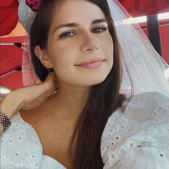 Meet your Posher, Sarah - Picture 1 of 1